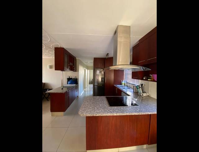 2 BEDROOM TOWNHOUSE FOR SALE IN BLUE HILLS